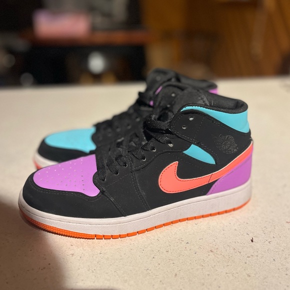 Size 5.5 youth Jordan 1 Candy. - Picture 3 of 4